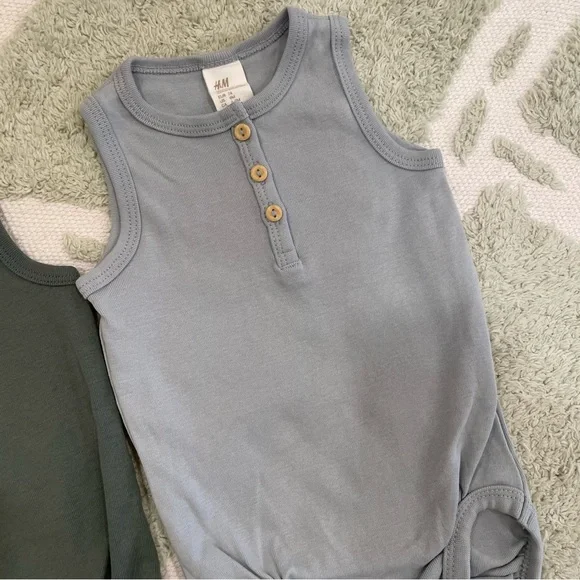 Bundle of Two H&M Baby Exclusive Organic Henley Tank Onesies in Green + Blue - Picture 3 of 3